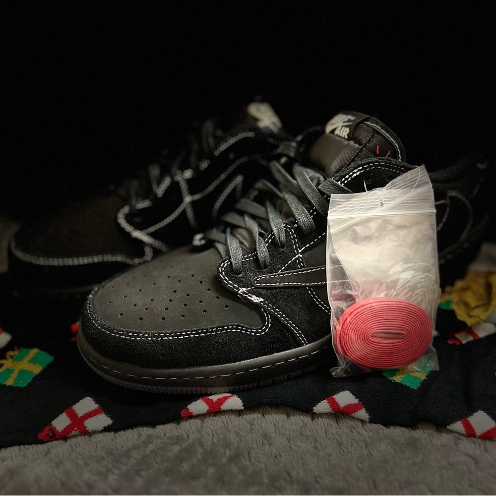 Deadstock Travis Scott Low Dunks ‘Phantom Blacks”, Jordan’s \ Nike. $250 Sale!